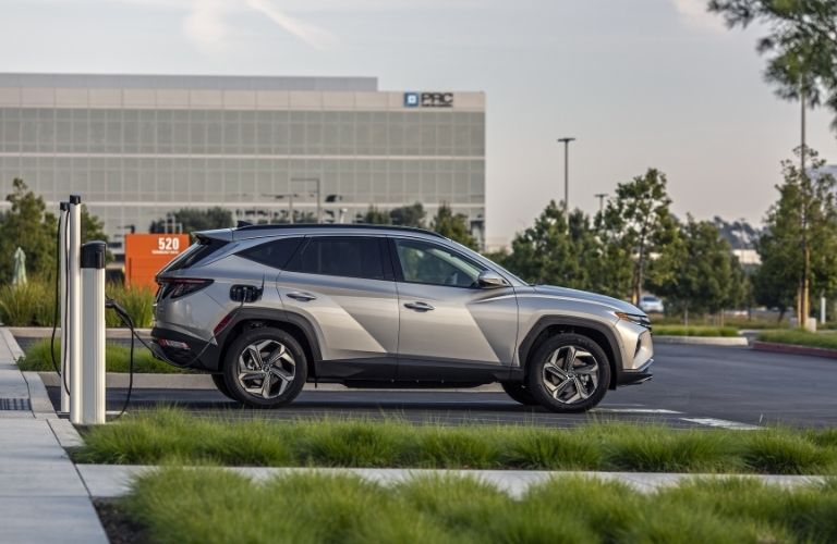 Silver 2022 Hyundai Tucson Plug-In Hybrid Charging
