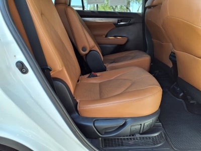 2021 Toyota Highlander Hybrid Platinum