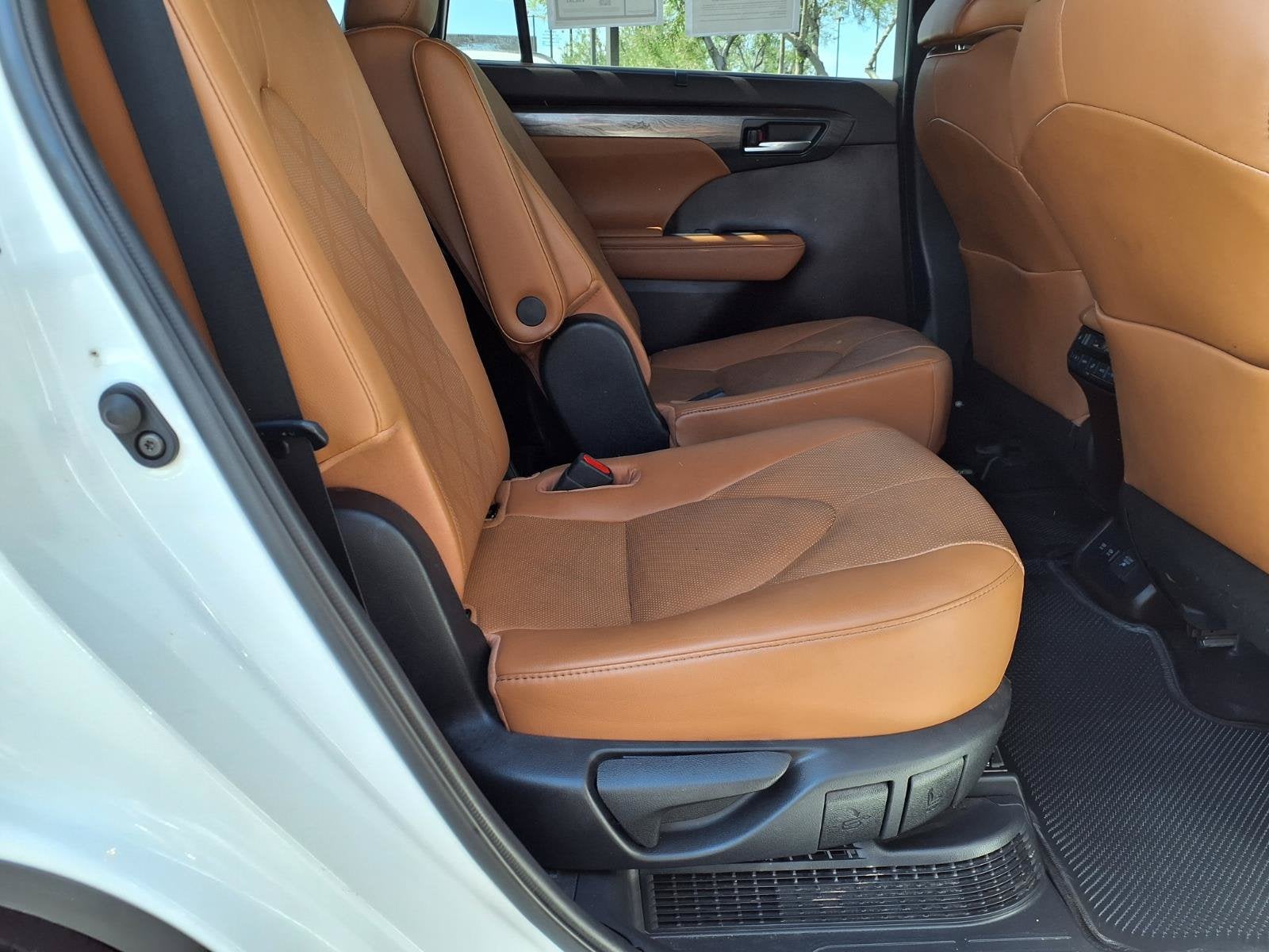 2021 Toyota Highlander Hybrid Platinum