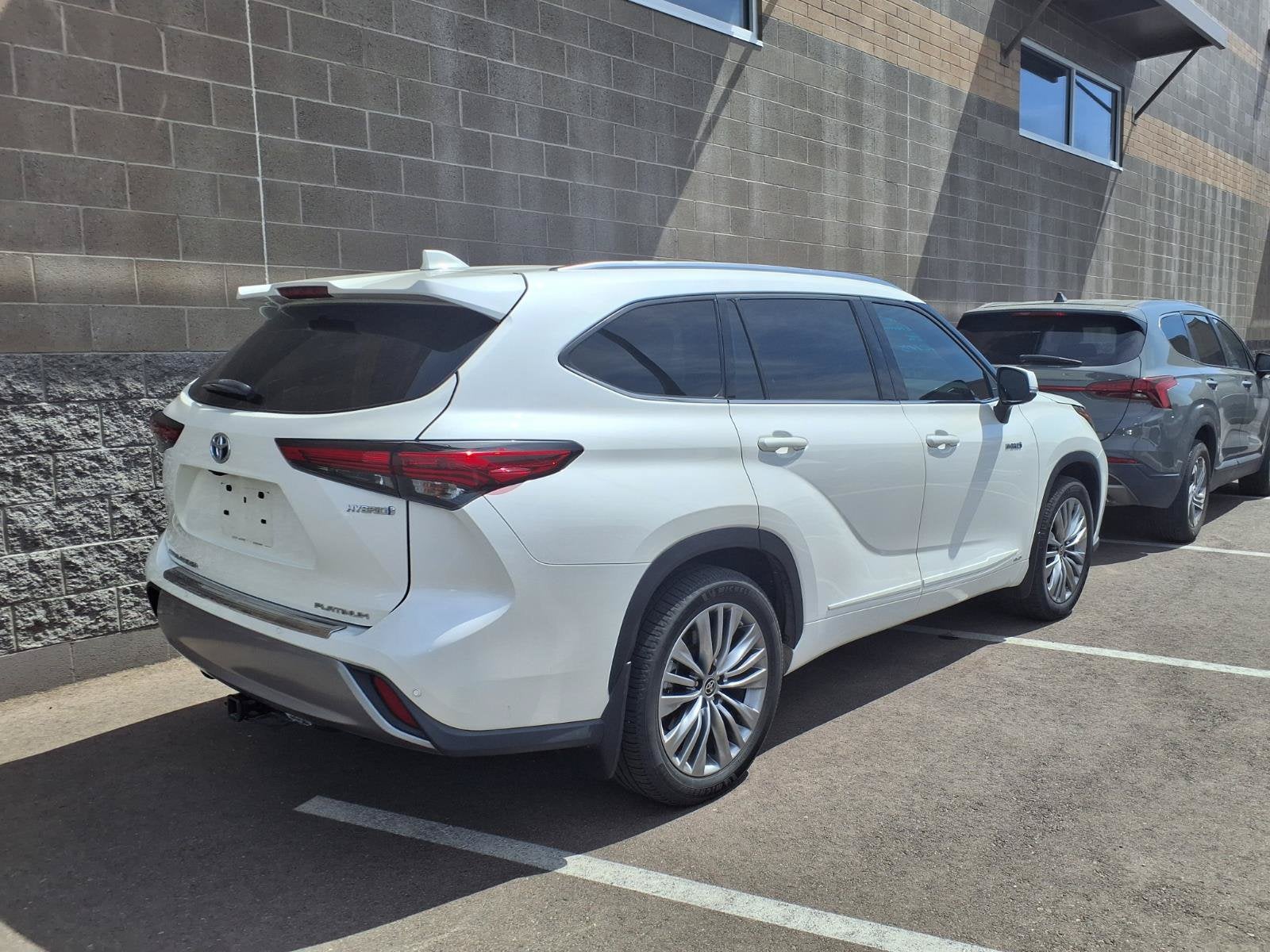 2021 Toyota Highlander Hybrid Platinum