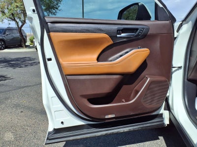 2021 Toyota Highlander Hybrid Platinum