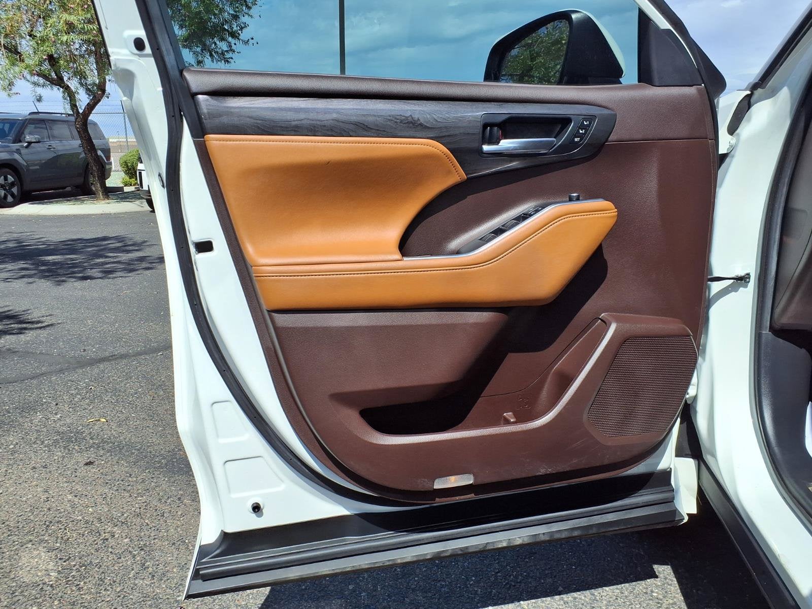 2021 Toyota Highlander Hybrid Platinum