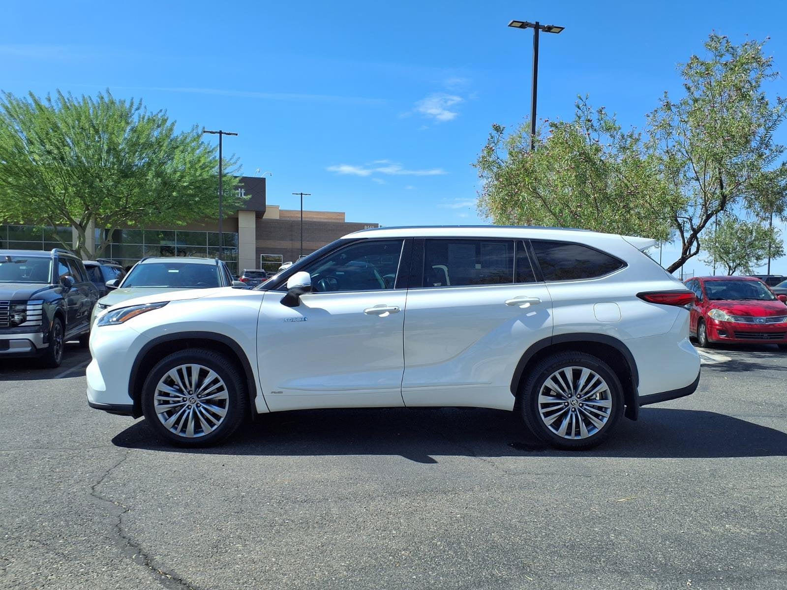 2021 Toyota Highlander Hybrid Platinum