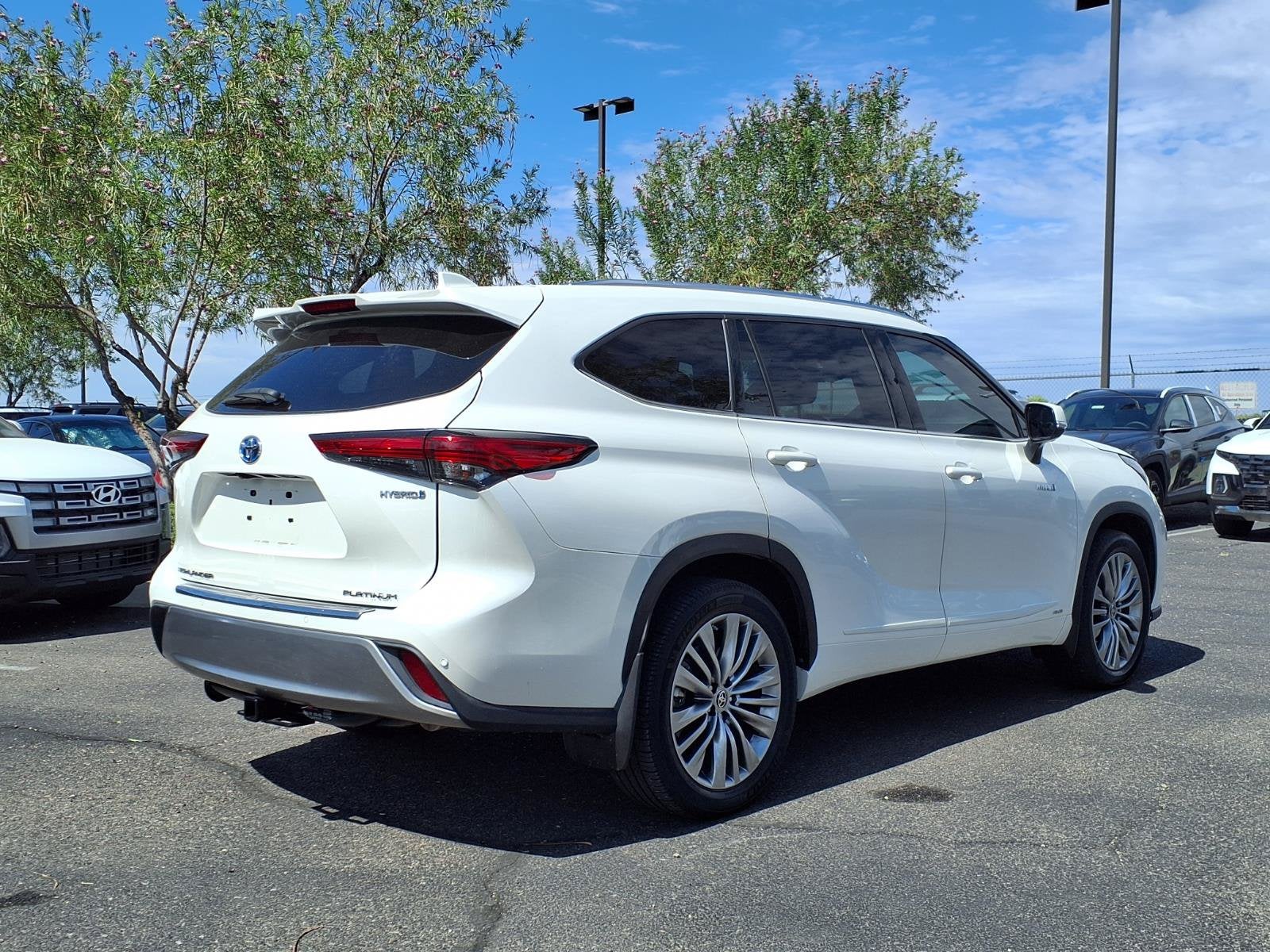 2021 Toyota Highlander Hybrid Platinum