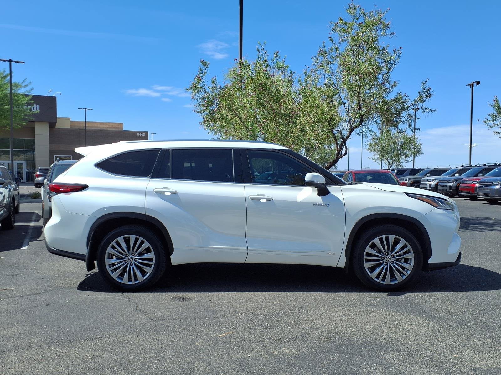 2021 Toyota Highlander Hybrid Platinum
