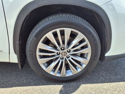 2021 Toyota Highlander Hybrid Platinum