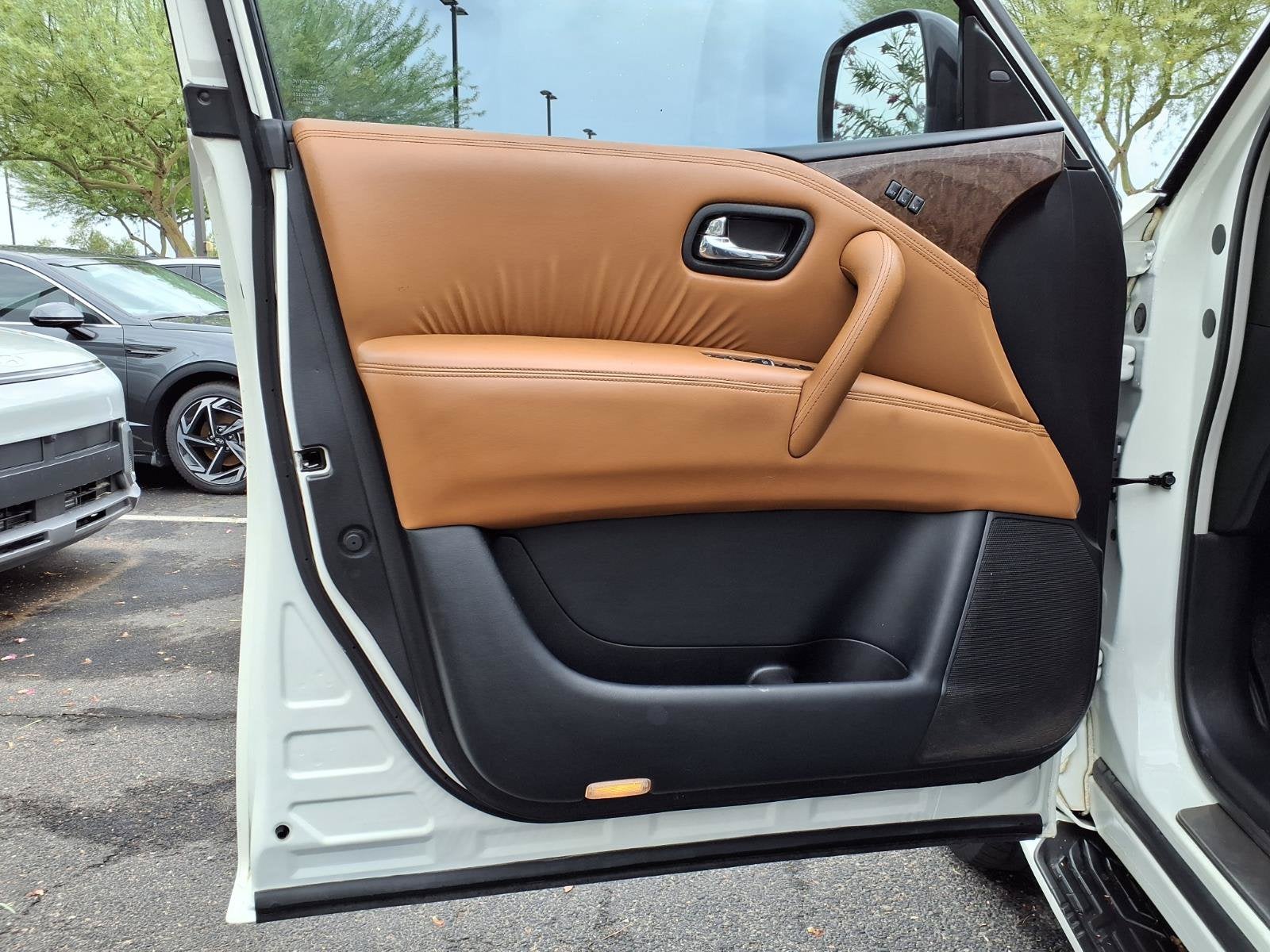 2016 INFINITI QX80 Base
