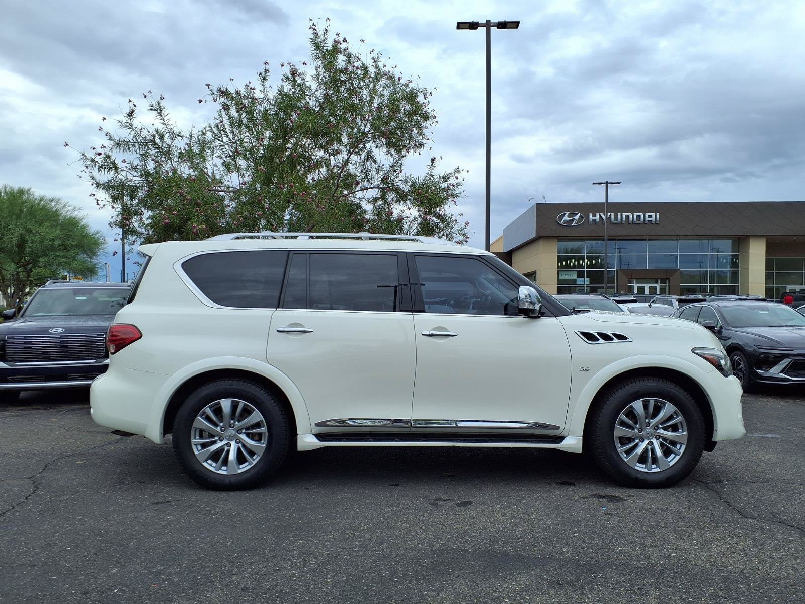 2016 INFINITI QX80 Base