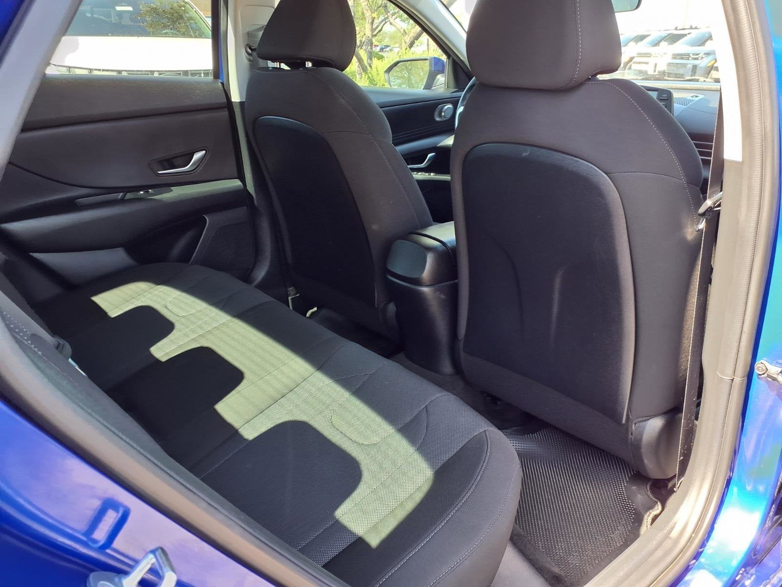 2023 Hyundai ELANTRA SE