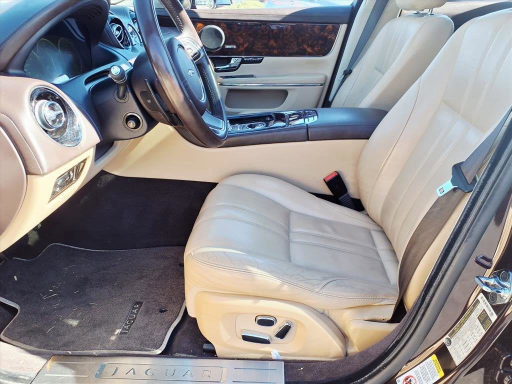 2013 Jaguar XJ Base