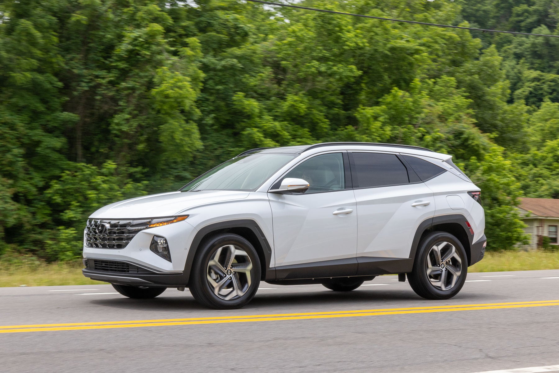 Hyundai Tucson Hybrid Plugs In, Delivers 32 Miles of Range